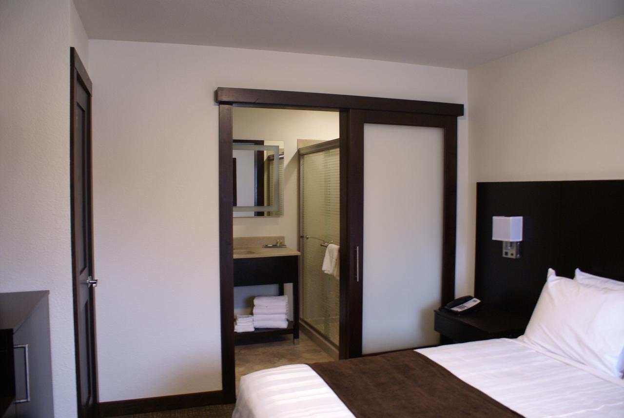 Boarders Inn & Suites By Cobblestone Hotels - Syracuse 외부 사진