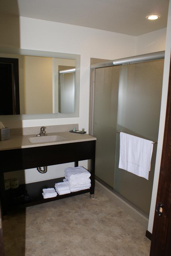 Boarders Inn & Suites By Cobblestone Hotels - Syracuse 외부 사진