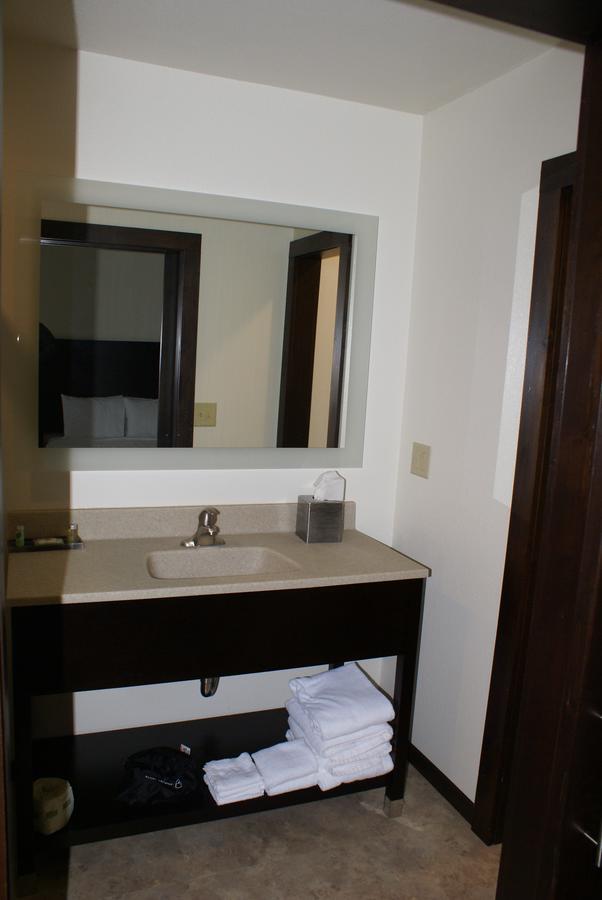 Boarders Inn & Suites By Cobblestone Hotels - Syracuse 외부 사진
