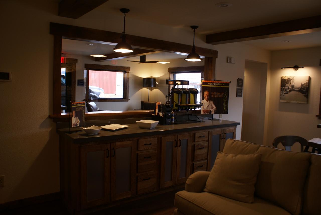 Boarders Inn & Suites By Cobblestone Hotels - Syracuse 외부 사진