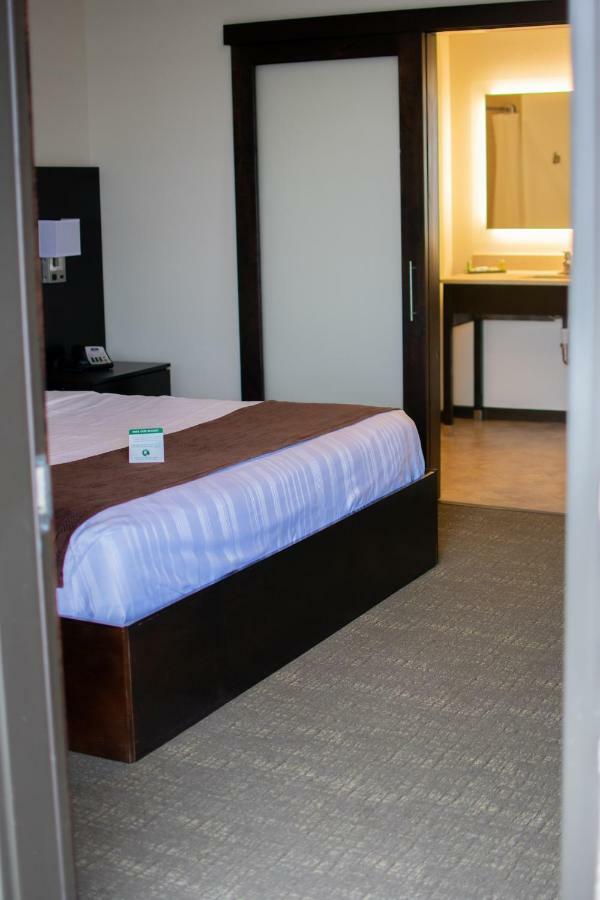 Boarders Inn & Suites By Cobblestone Hotels - Syracuse 외부 사진