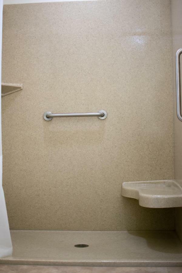 Boarders Inn & Suites By Cobblestone Hotels - Syracuse 외부 사진
